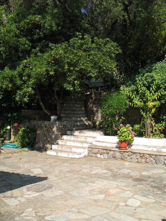 Villa Marlina กอมเมนโน ภายนอก รูปภาพ
