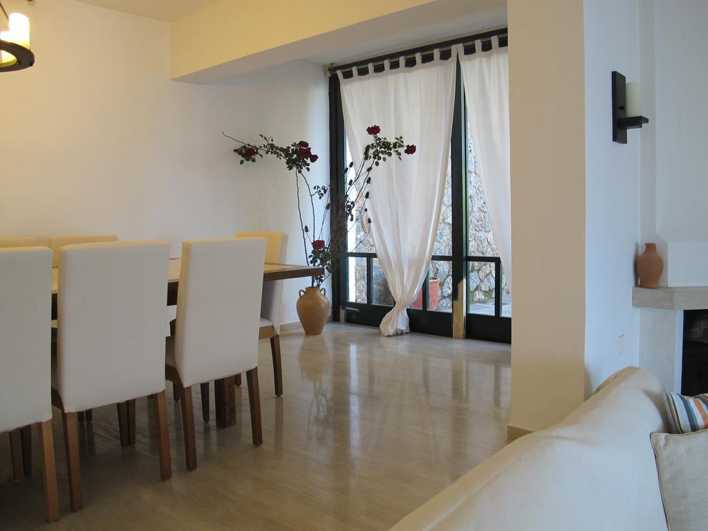 Villa Marlina กอมเมนโน ภายนอก รูปภาพ