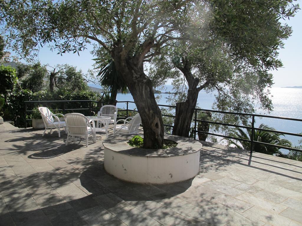 Villa Marlina กอมเมนโน ภายนอก รูปภาพ