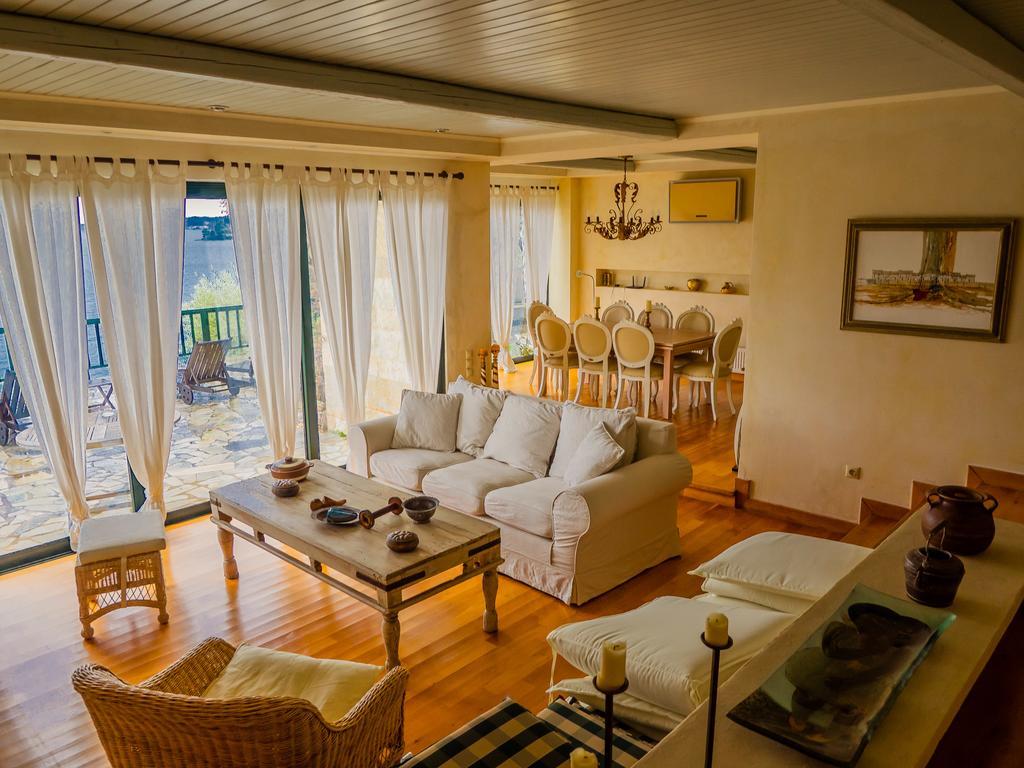 Villa Marlina กอมเมนโน ภายนอก รูปภาพ